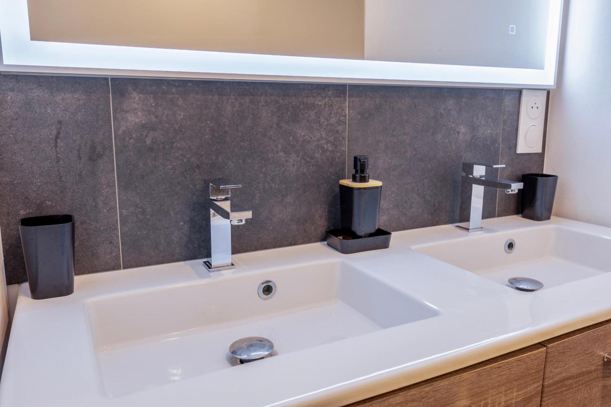 Maison T4 Climatisee Avec Jacuzzi A Lagord Exteriér fotografie