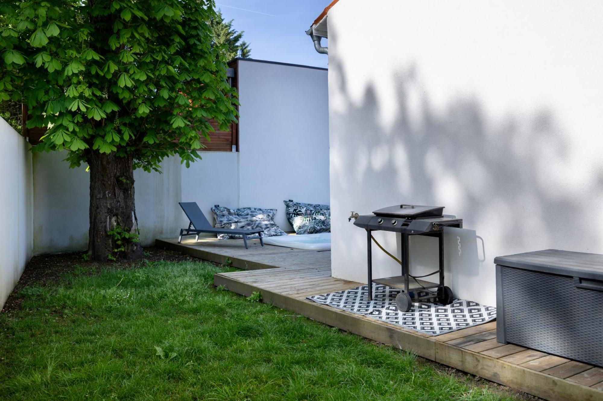 Maison T4 Climatisee Avec Jacuzzi A Lagord Exteriér fotografie
