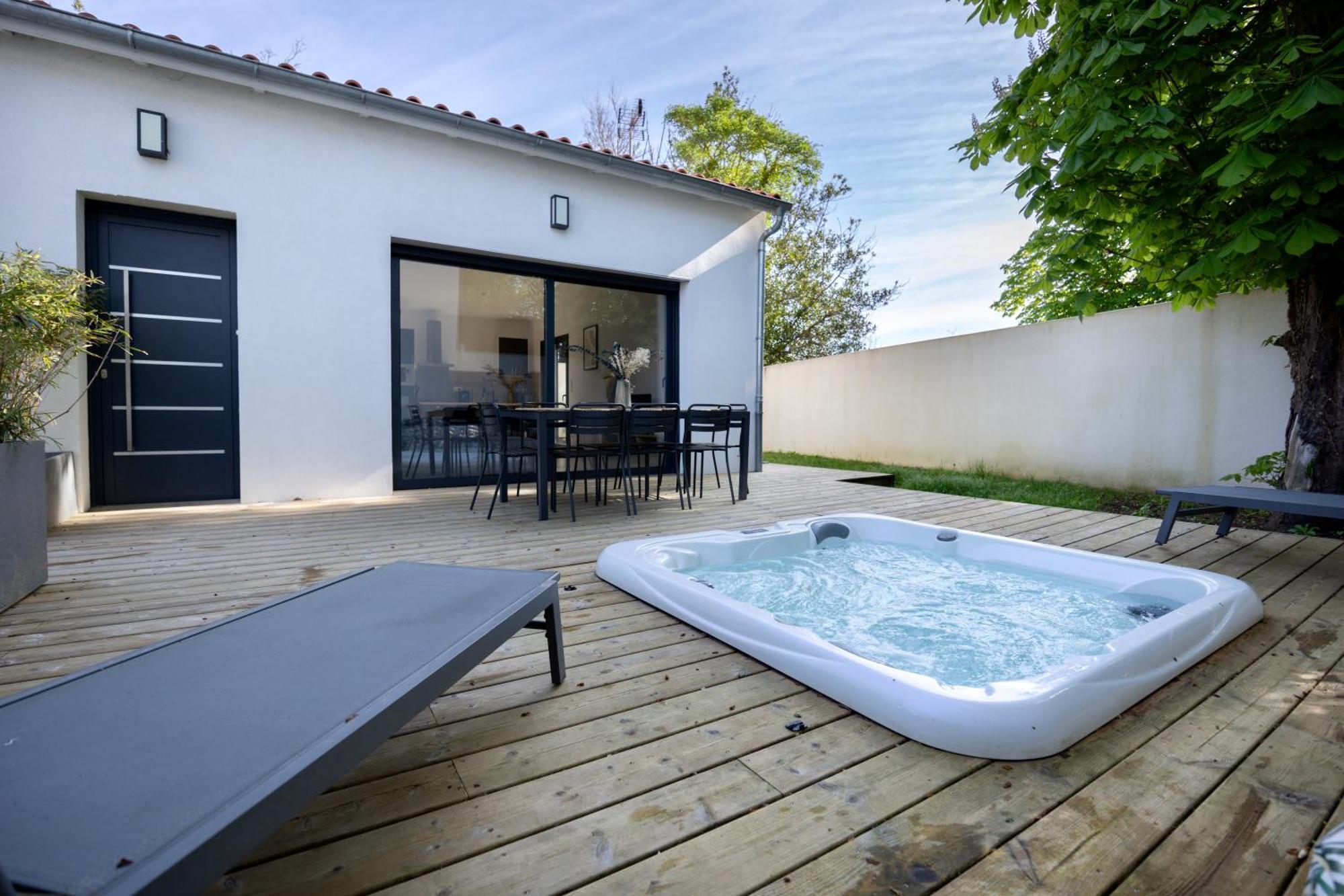 Maison T4 Climatisee Avec Jacuzzi A Lagord Exteriér fotografie