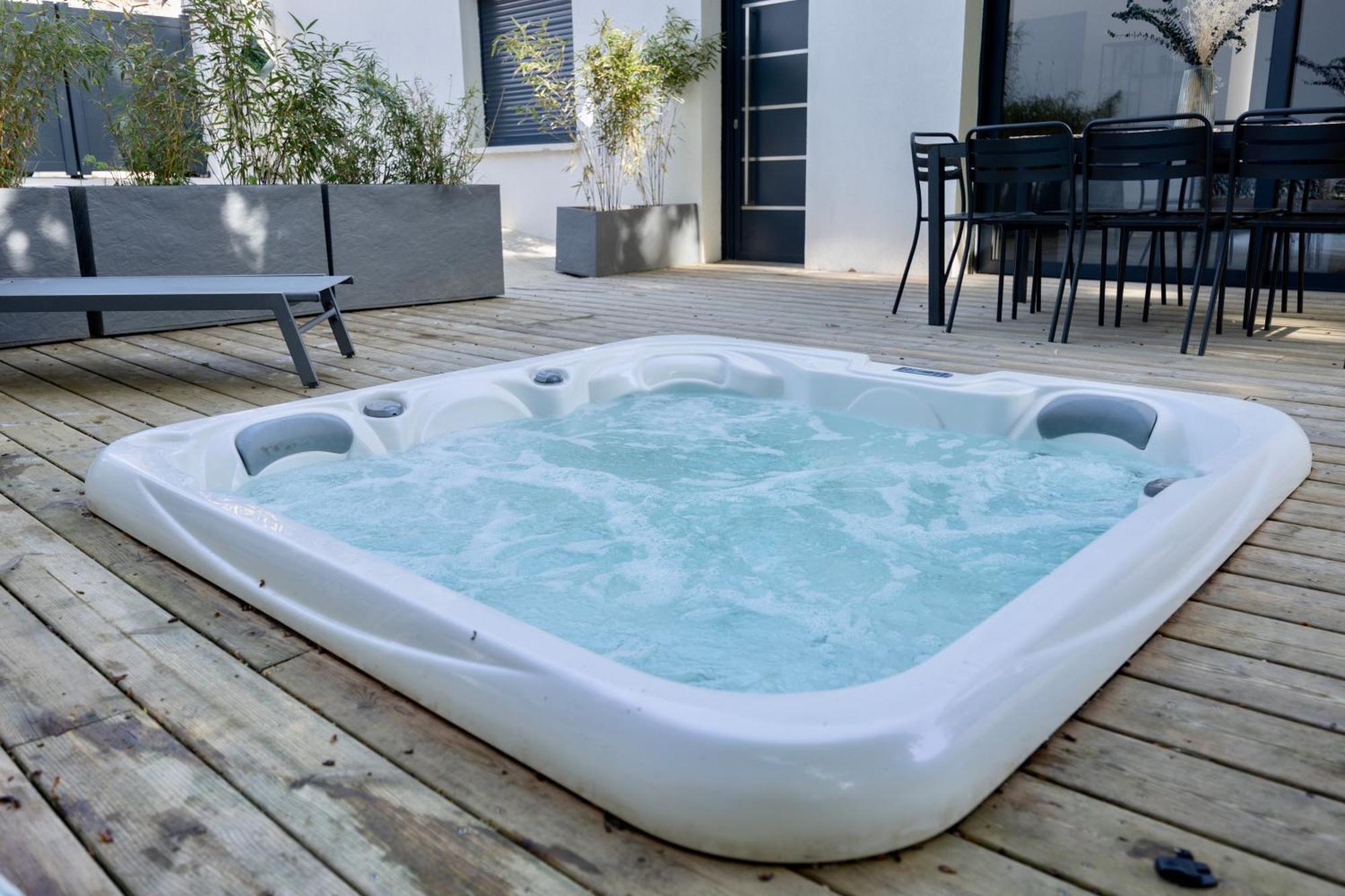 Maison T4 Climatisee Avec Jacuzzi A Lagord Exteriér fotografie