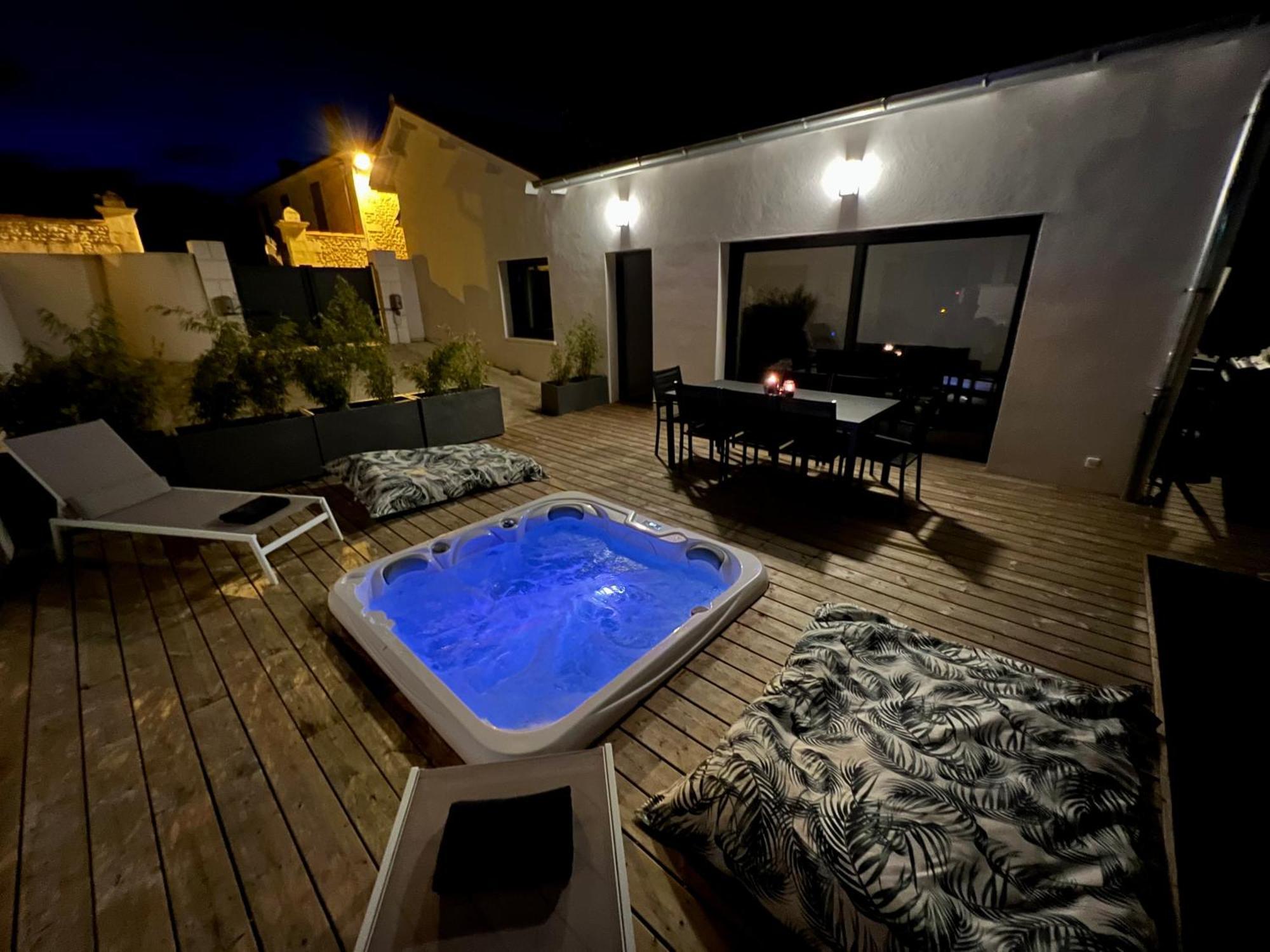 Maison T4 Climatisee Avec Jacuzzi A Lagord Exteriér fotografie