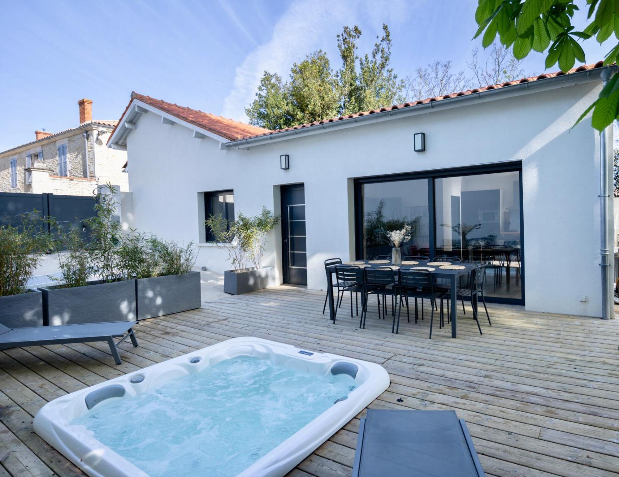 Maison T4 Climatisee Avec Jacuzzi A Lagord Exteriér fotografie