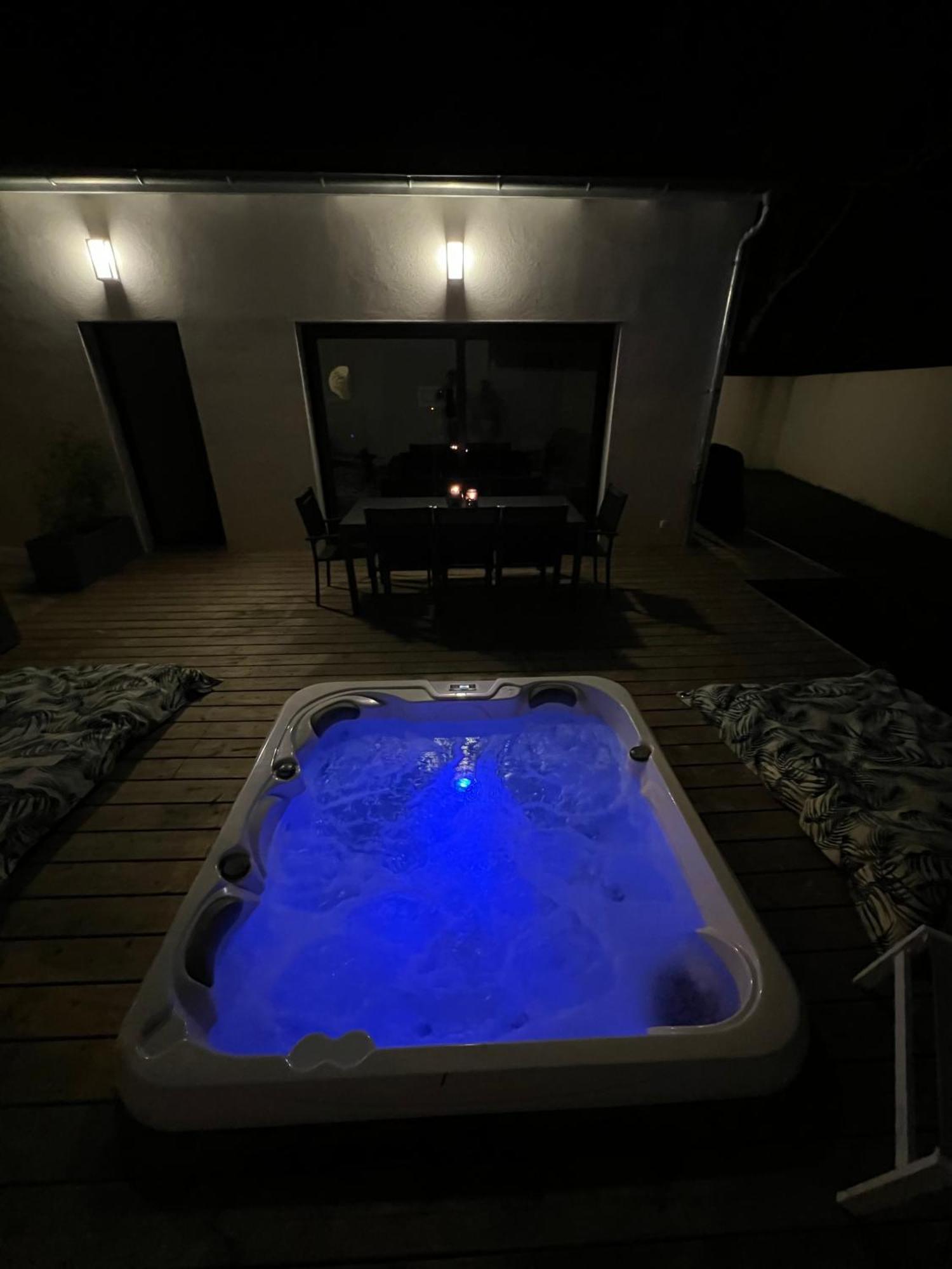 Maison T4 Climatisee Avec Jacuzzi A Lagord Exteriér fotografie