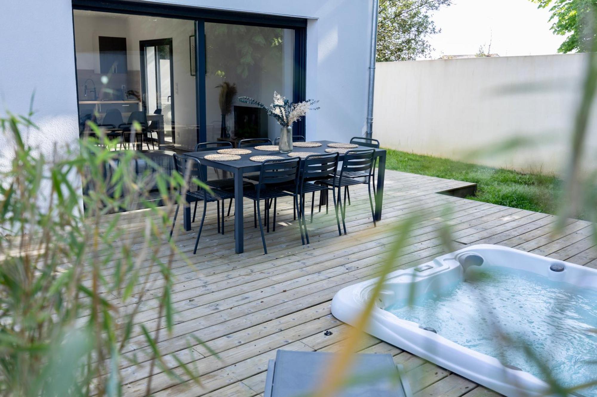 Maison T4 Climatisee Avec Jacuzzi A Lagord Exteriér fotografie