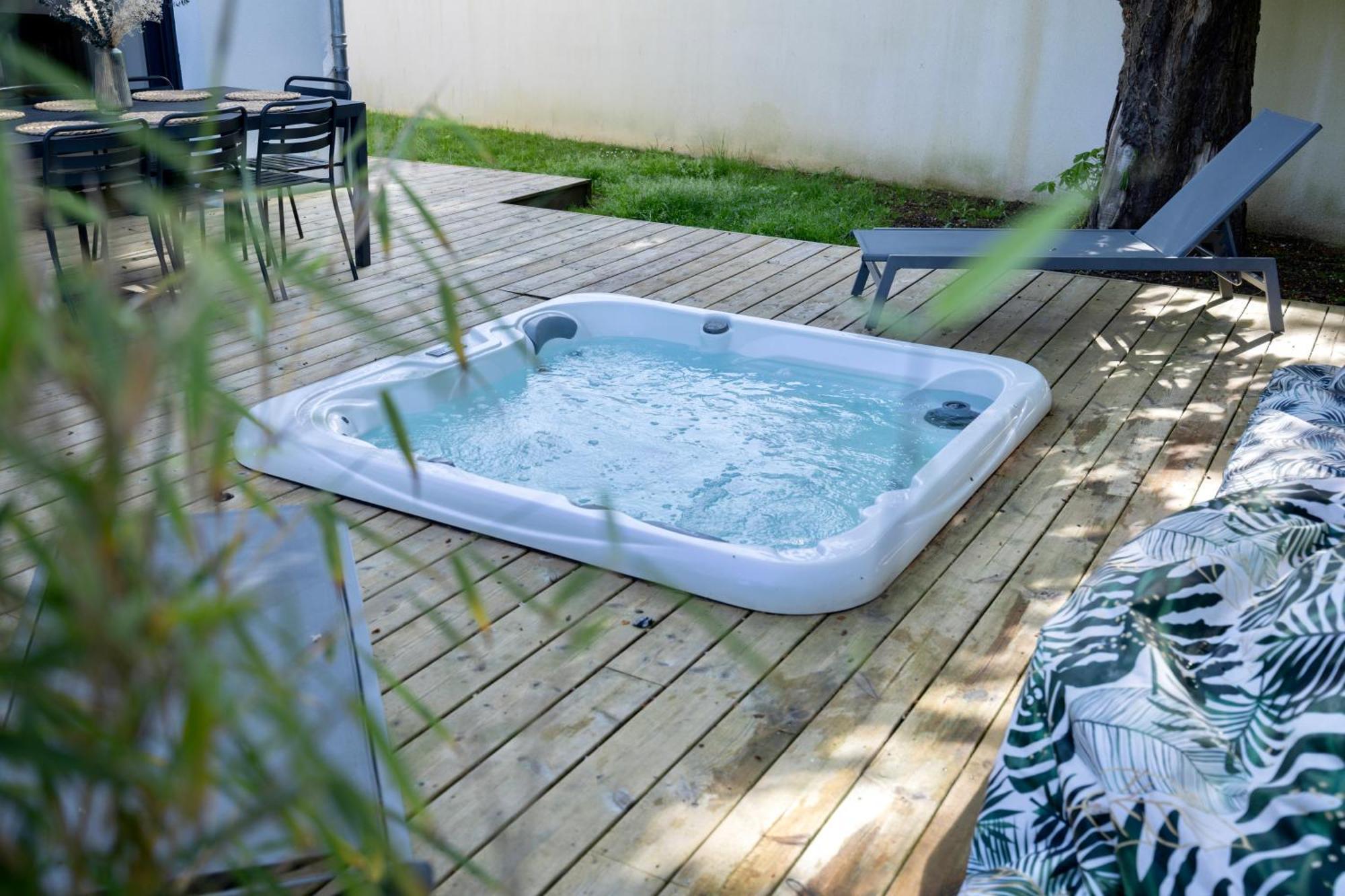 Maison T4 Climatisee Avec Jacuzzi A Lagord Exteriér fotografie